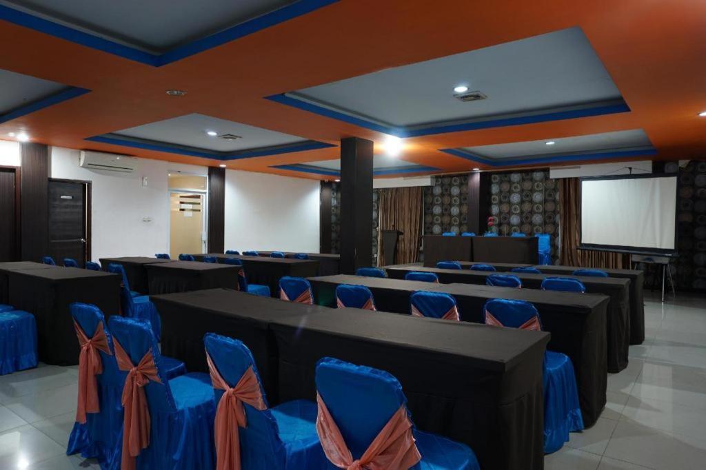 Oyo 1161 Stefani Hotel Pekanbaru
